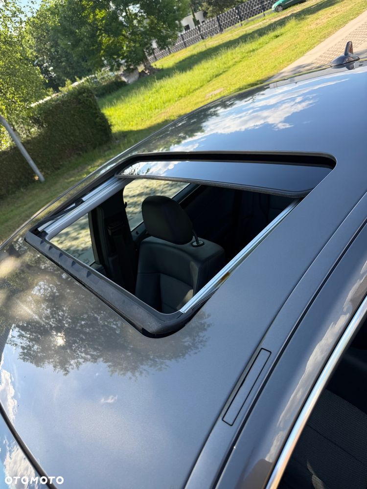 Mercedes-Benz Klasa E 300 CDI DPF BlueEFFICIENCY 7G-TRONIC Avantgarde - 39