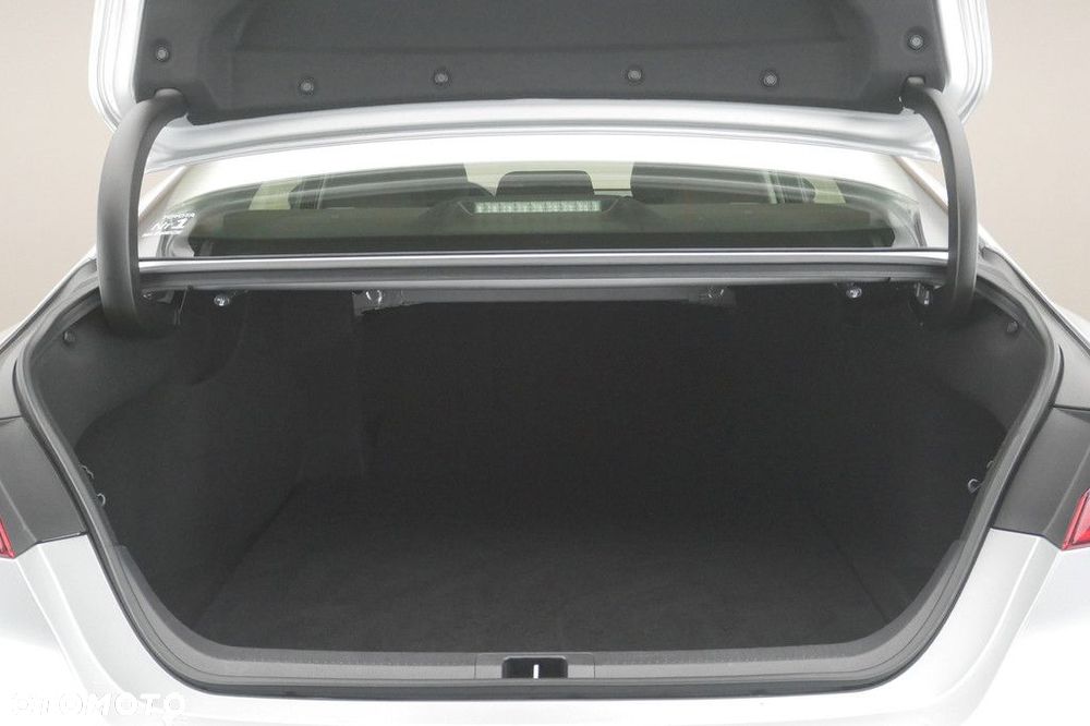 Toyota Camry 2.5 Hybrid Comfort CVT - 16