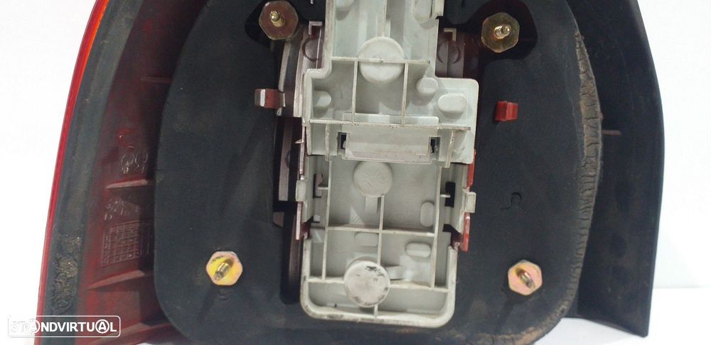 FAROLIM TRASEIRO DIREITO AUDI A3 2001 - 6