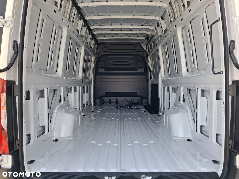 Mercedes-Benz Sprinter - 10