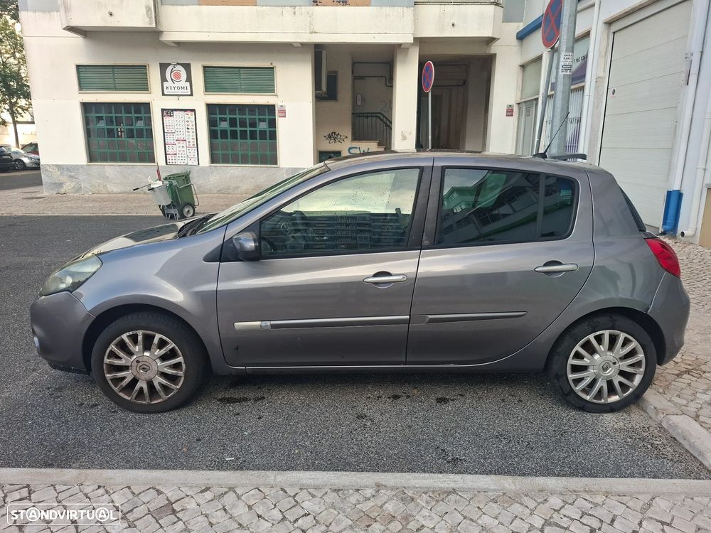Renault Clio 2010 photo 2