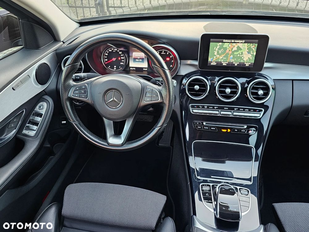 Mercedes-Benz Klasa C 300 7G-TRONIC - 17