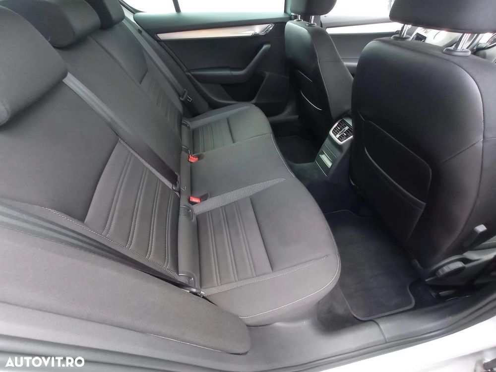 Skoda Octavia 2.0 TDI DSG Ambition - 24