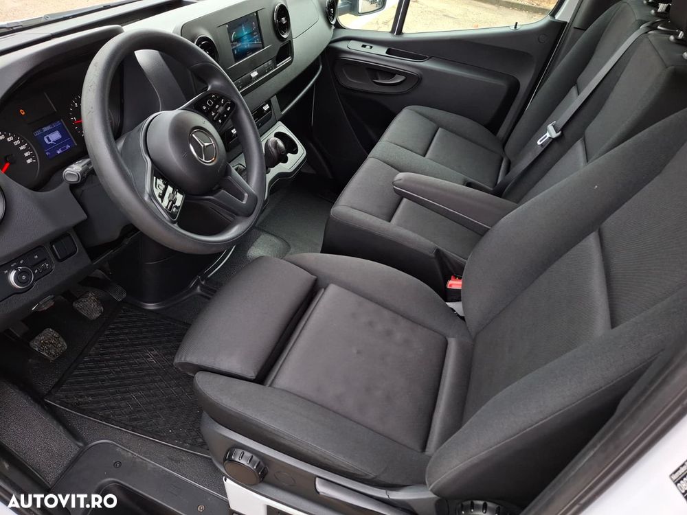 Mercedes-Benz Sprinter - 12