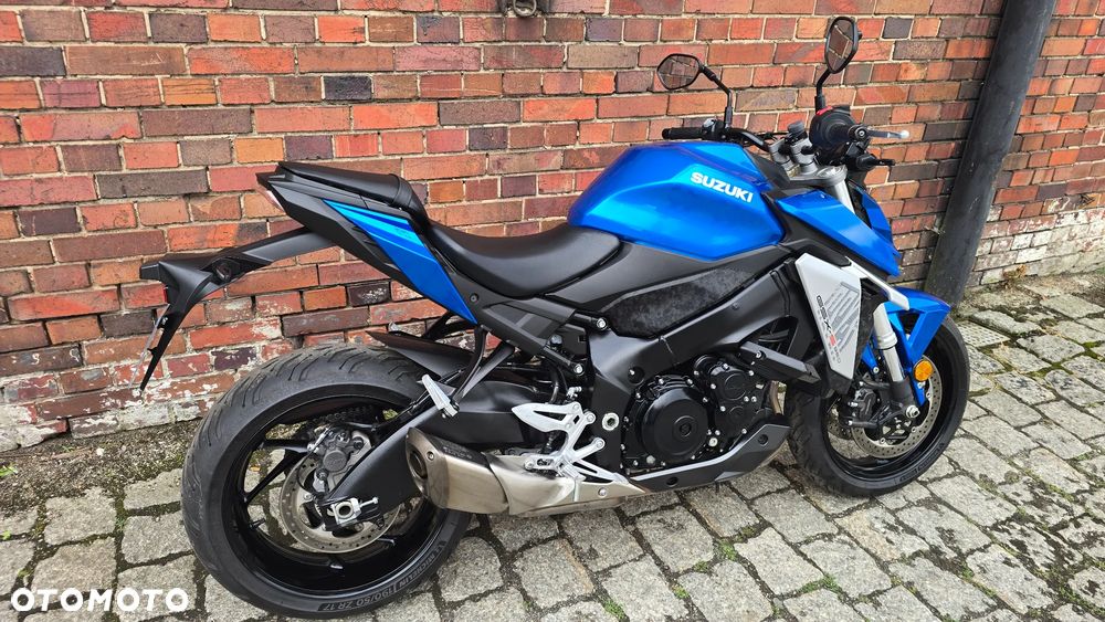 Suzuki GSX - 19