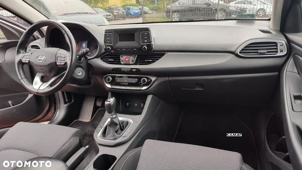 Hyundai i30 1.5 DPI Classic + - 7