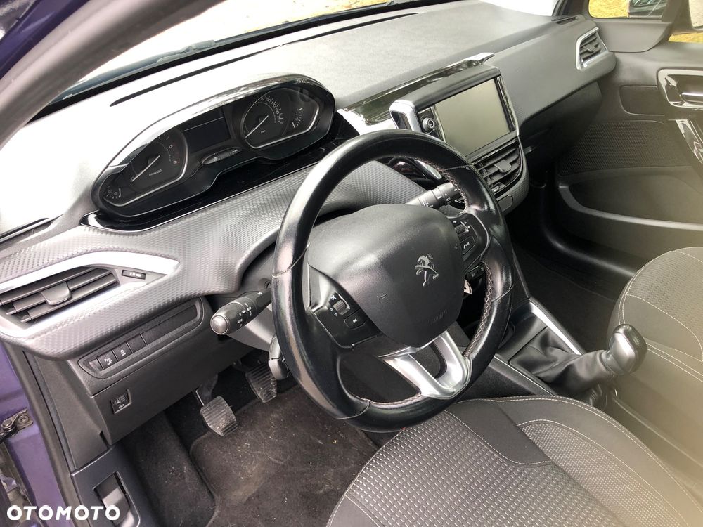 Peugeot 208 - 25