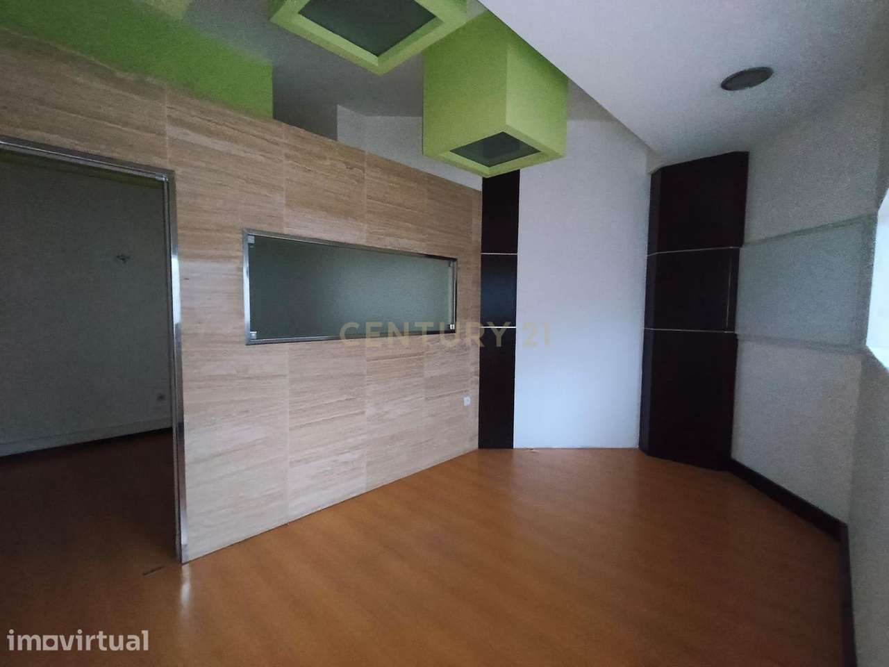 Loja remodelada no centro do Entroncamento — 25 m² - Grande imagem: 2/5