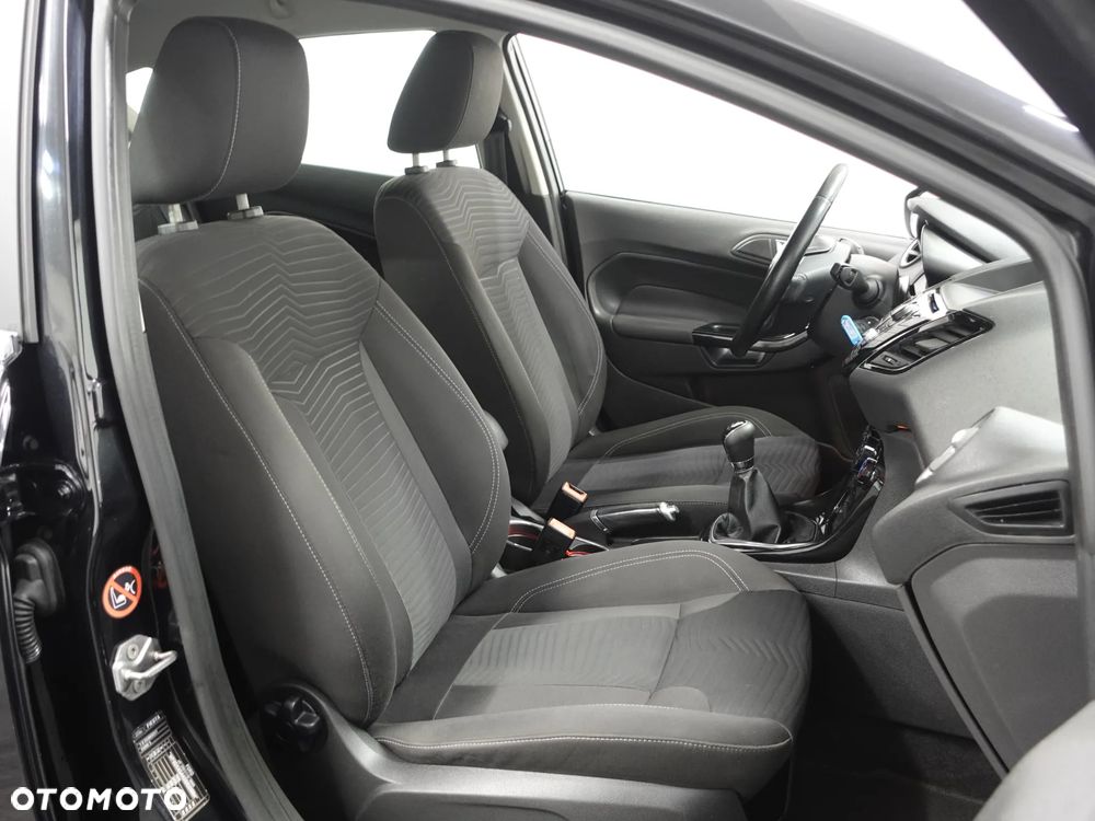 Ford Fiesta - 25