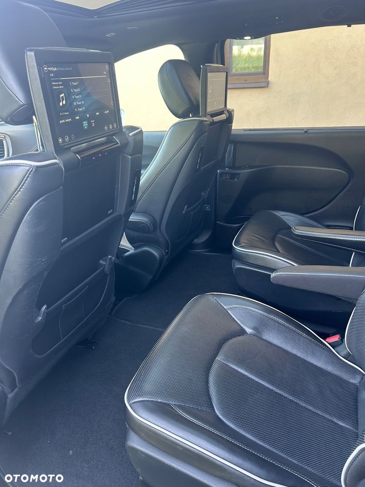 Chrysler Pacifica - 11
