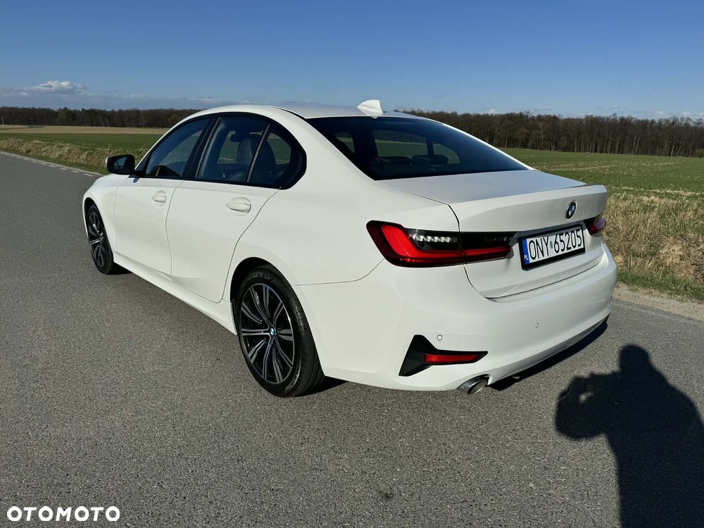 BMW Seria 3 318d Sport Line Shadow - 13