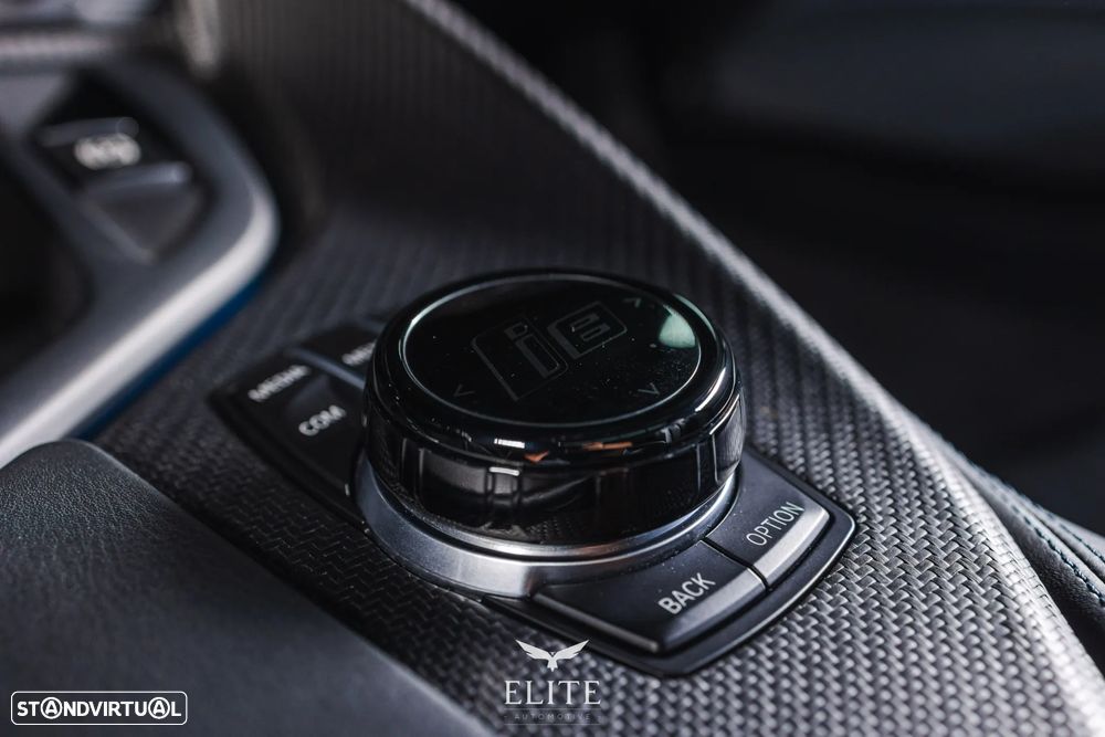 BMW i8 Roadster - 24