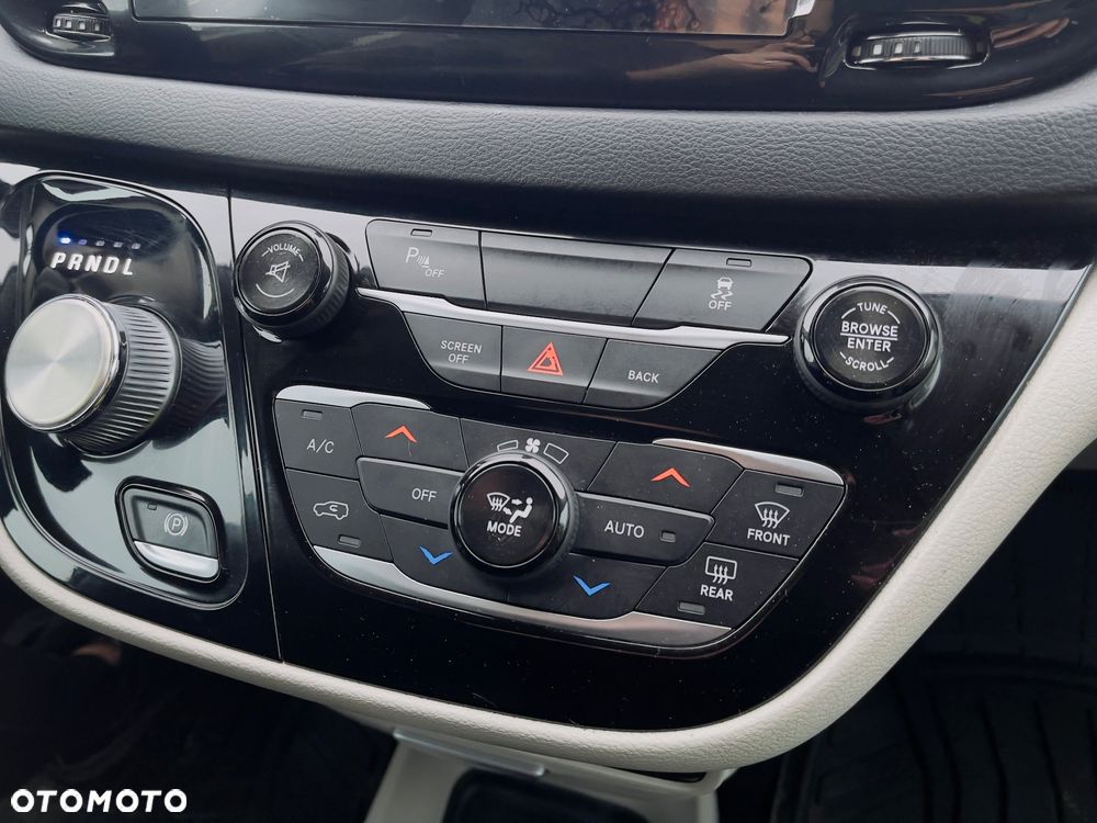 Chrysler Pacifica - 13