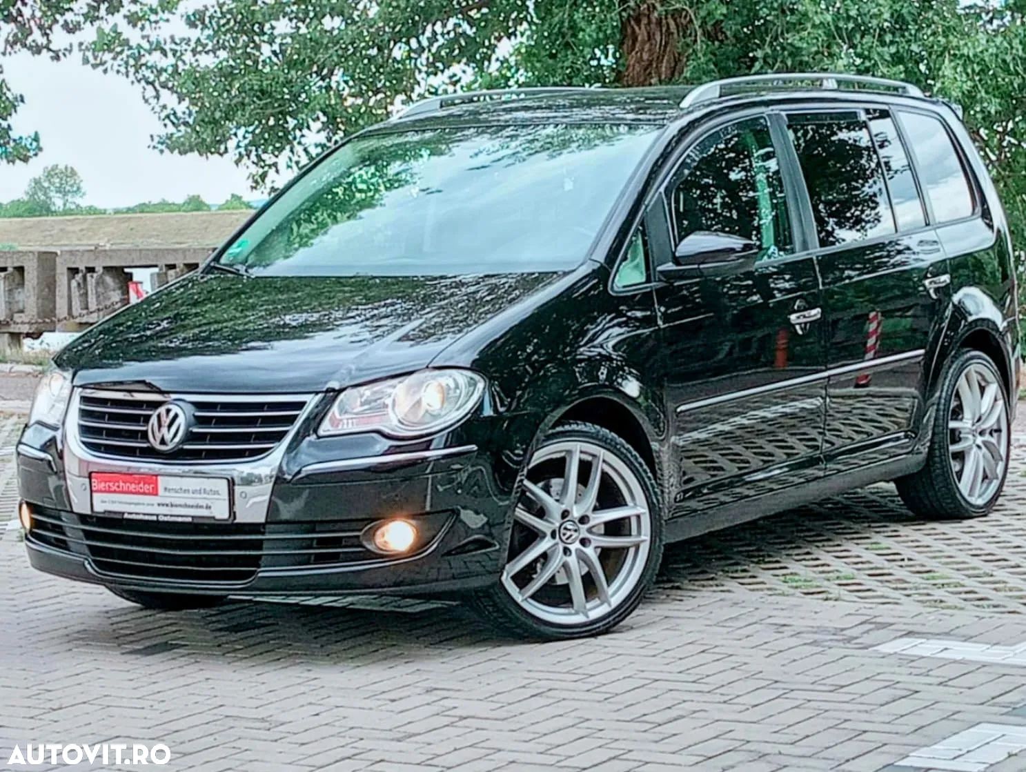 Volkswagen Touran 2.0 TDI DPF R-Line Edition - 1