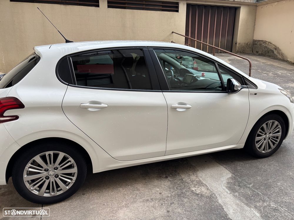 Peugeot 208 1.2 PureTech Style - 5