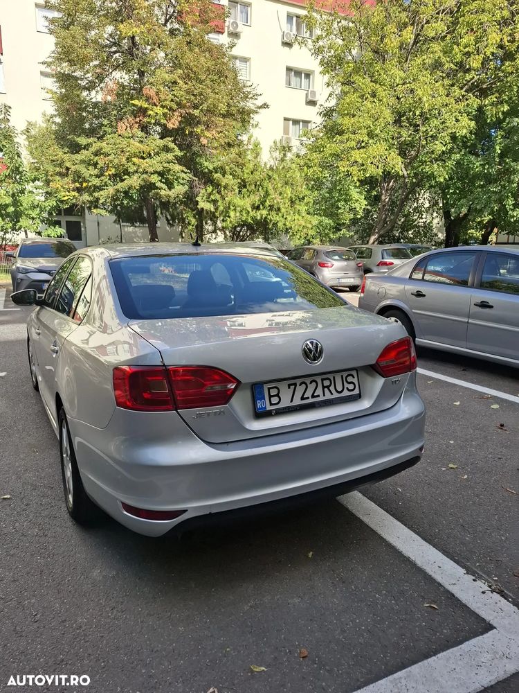 Volkswagen Jetta 2012 photo 2