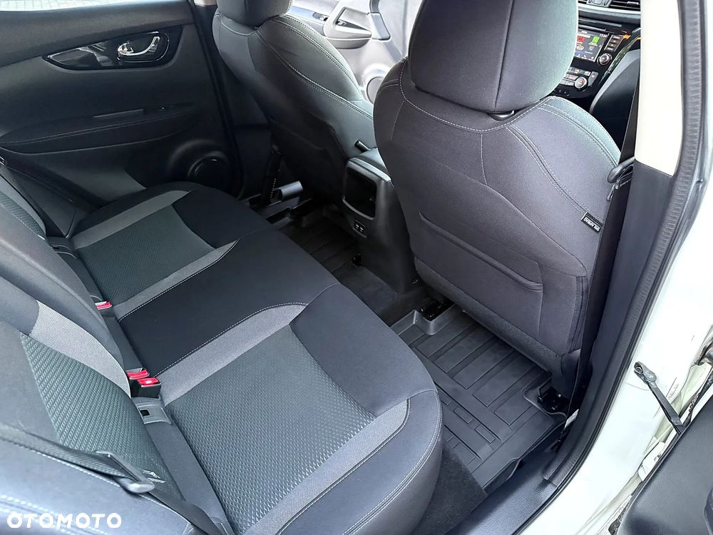 Nissan Qashqai 1.3 DIG-T N-Connecta - 29