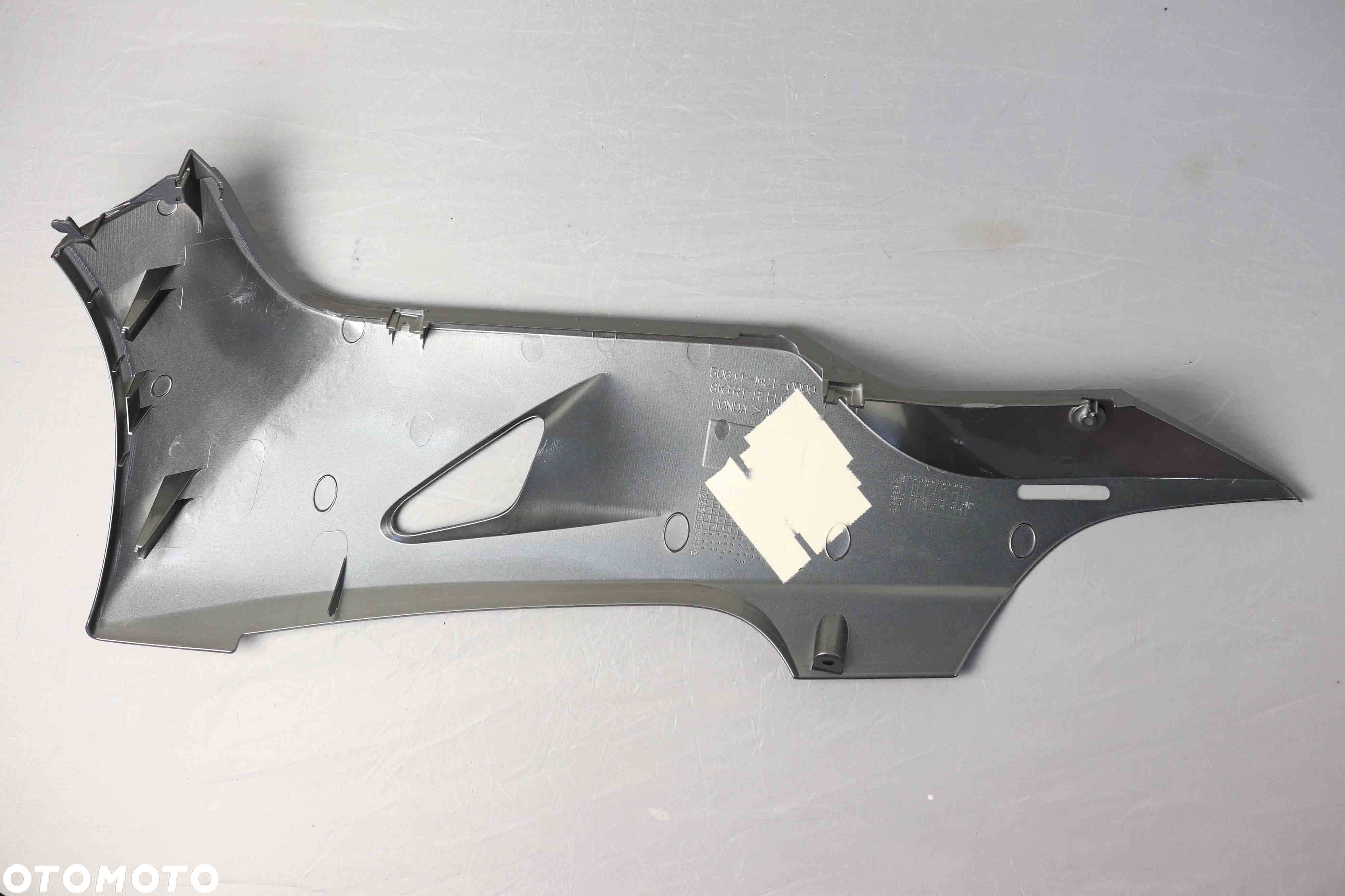 Owiewka Dolna Listwa Płoza Podłoga Prawa Honda SWT400 Silver WIng 04' - 2