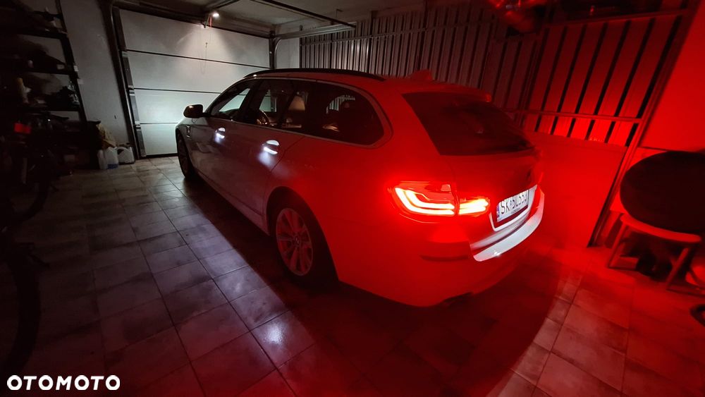 BMW Seria 5 518d - 25