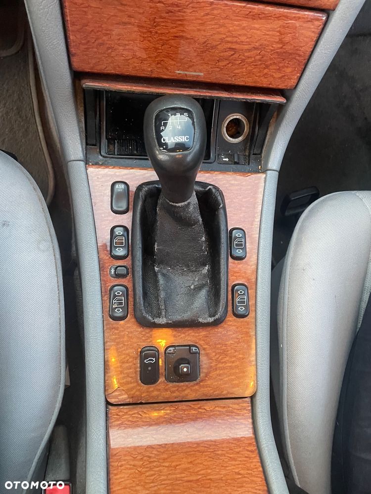 Mercedes-Benz Klasa E 240 Classic - 18