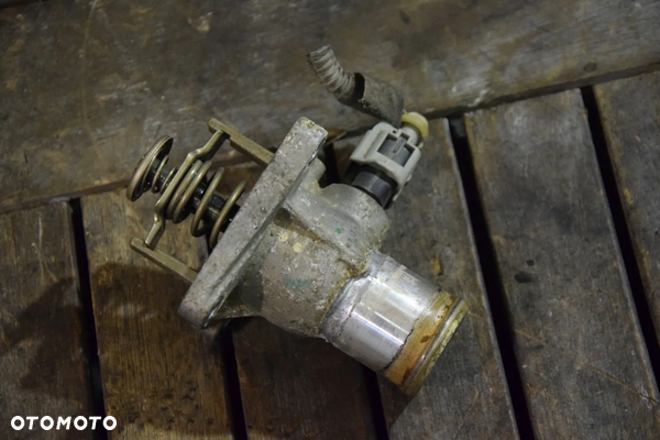 Opel Astra H 1.6 Z16XEP Obudowa termostatu + podstawa EGR
