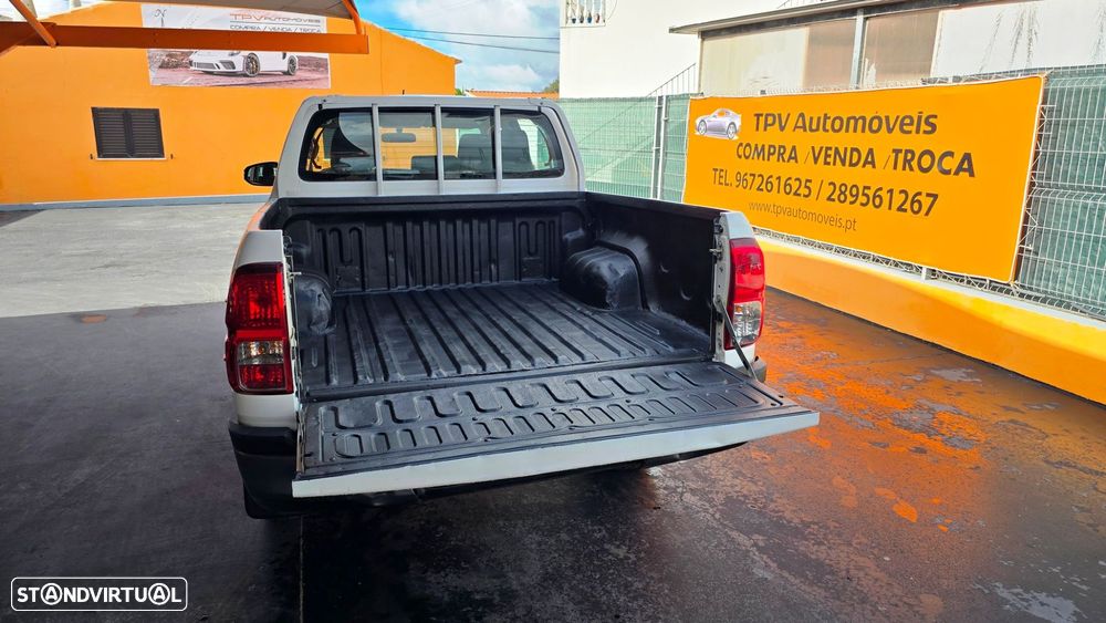 Toyota Hilux 2.4 D-4D 2WD CD Tracker - 3