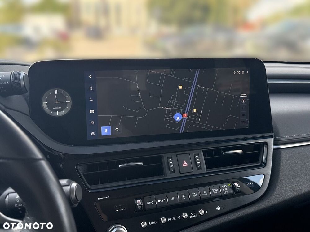 Lexus ES 300h Business Edition - 16