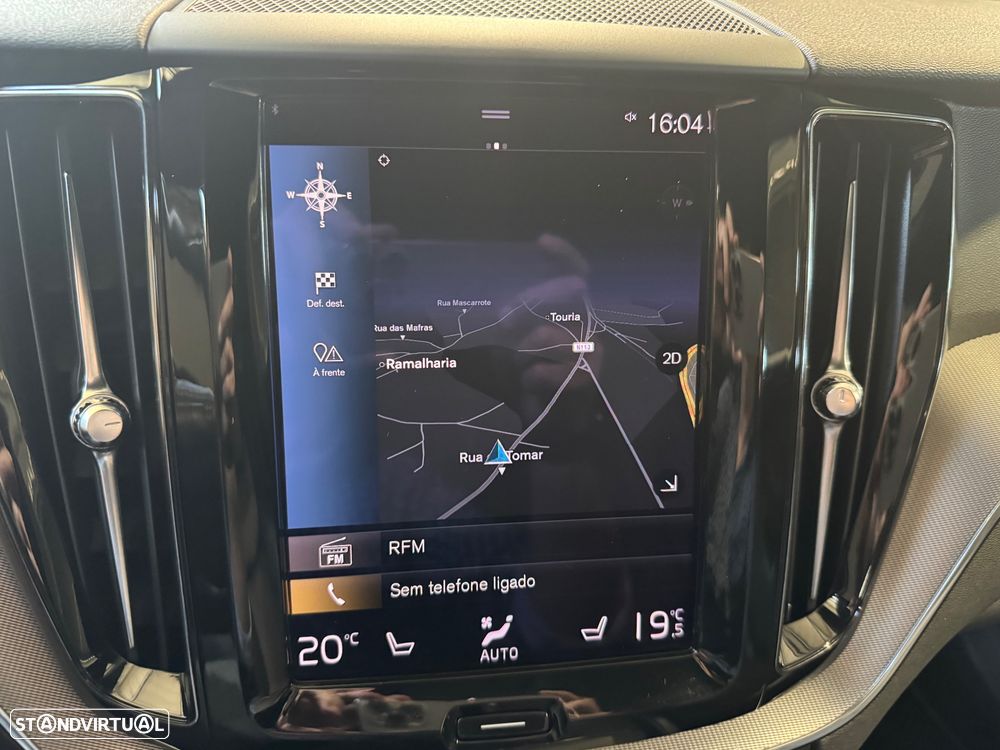 Volvo XC 60 2.0 B4 R-Design Geartronic - 34