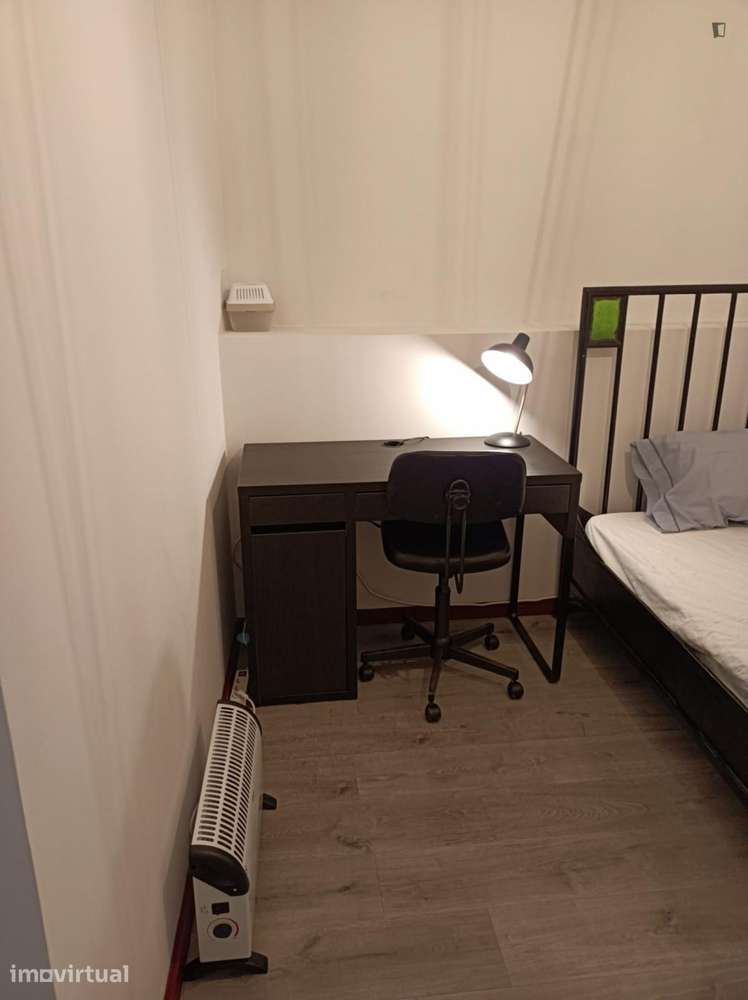 Quarto - localizado em Paranhos Porto - Grande imagem: 2/19