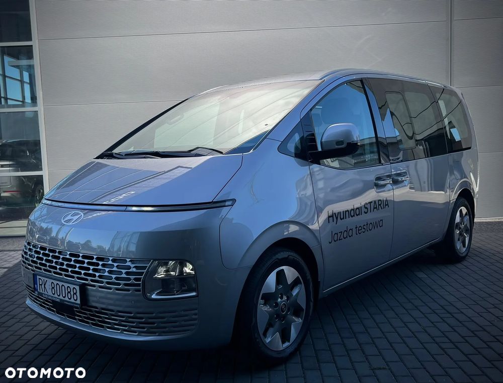 Hyundai Staria 1.6 T-GDI HEV Smart VIP