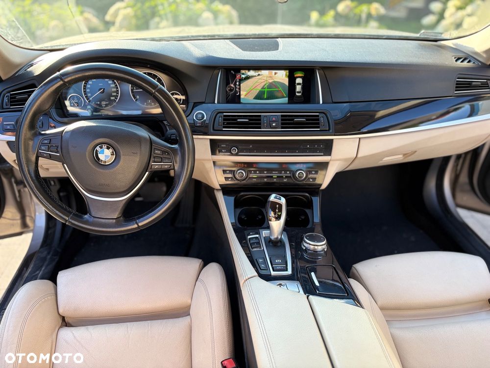 BMW Seria 5 525d xDrive - 15