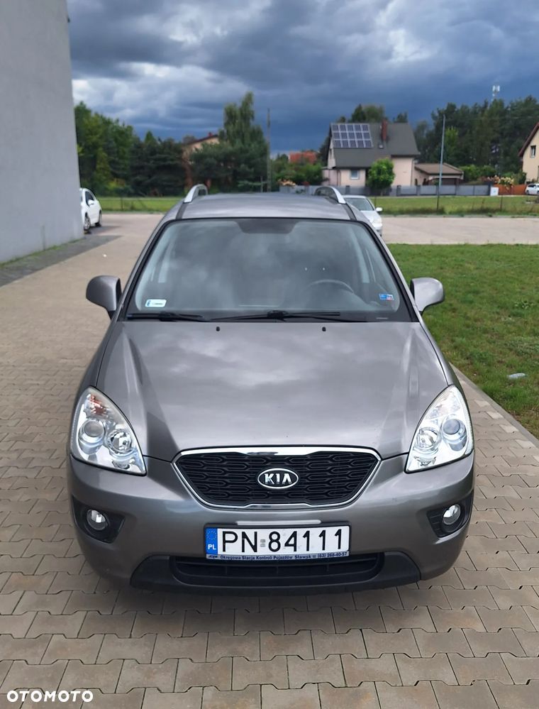 Kia Carens - 4
