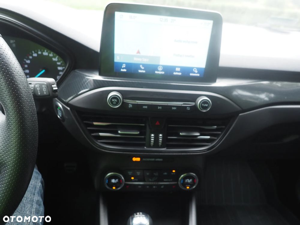 Ford Focus 1.0 EcoBoost mHEV ST-Line X - 25
