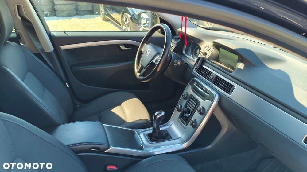 Volvo V70 D2 Momentum - 28