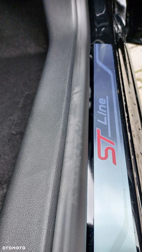 Ford Focus 1.0 EcoBoost mHEV ST-Line X - 28