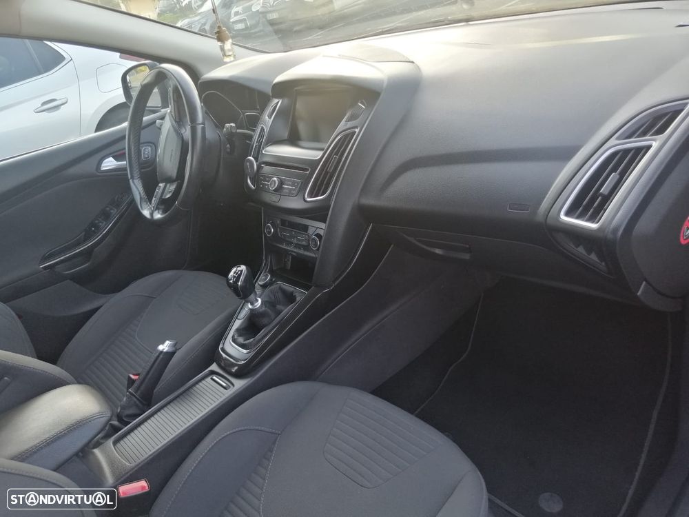 Ford Focus 1.0 SCTi Titanium - 10