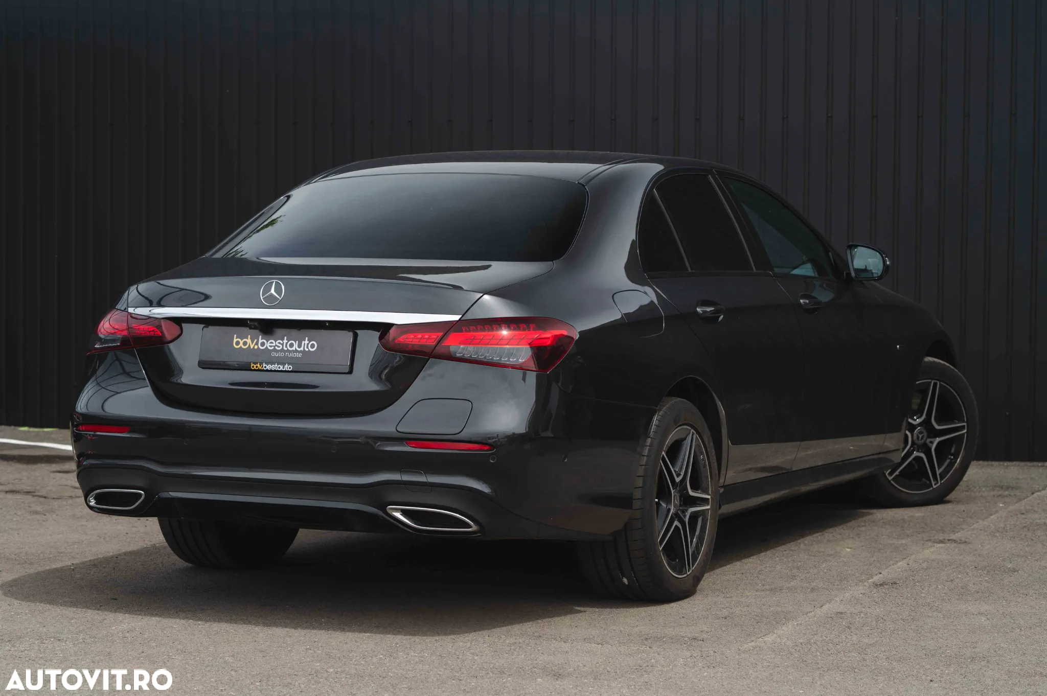 Mercedes-Benz E 300e 4Matic 9G-TRONIC Edition AMG Line - 5
