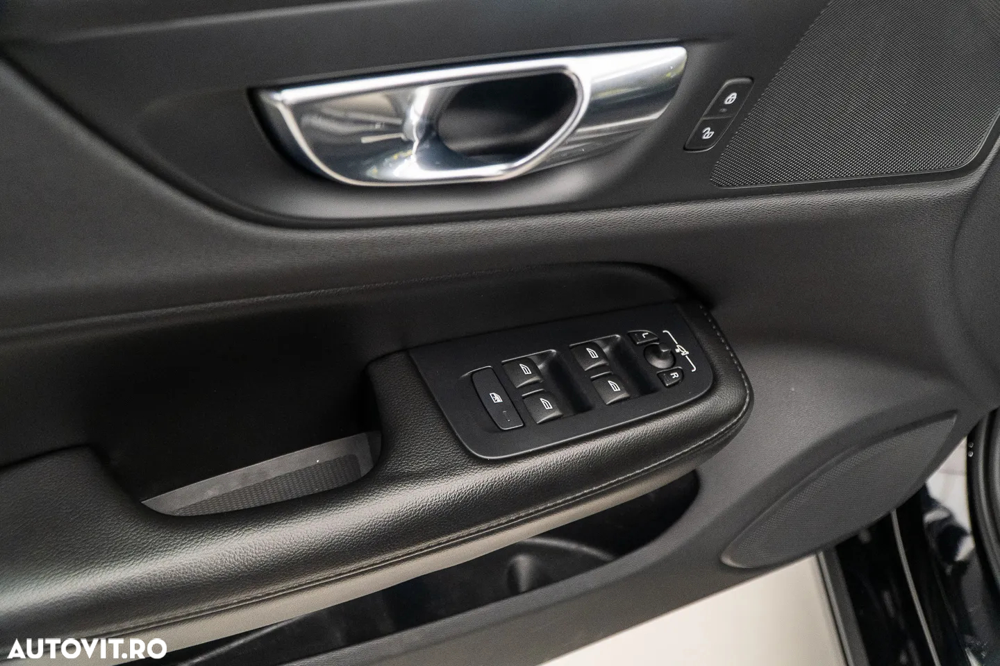Volvo V60 B4 MHEV AT8 FWD Momentum - 21