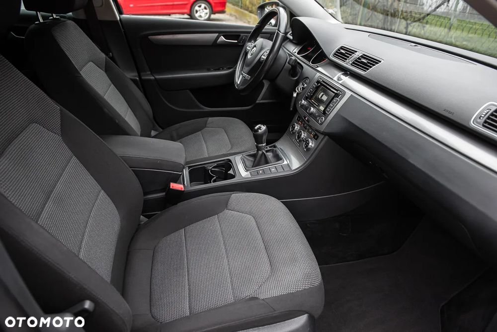 Volkswagen Passat 2.0 Blue TDI SCR Comfortline - 29