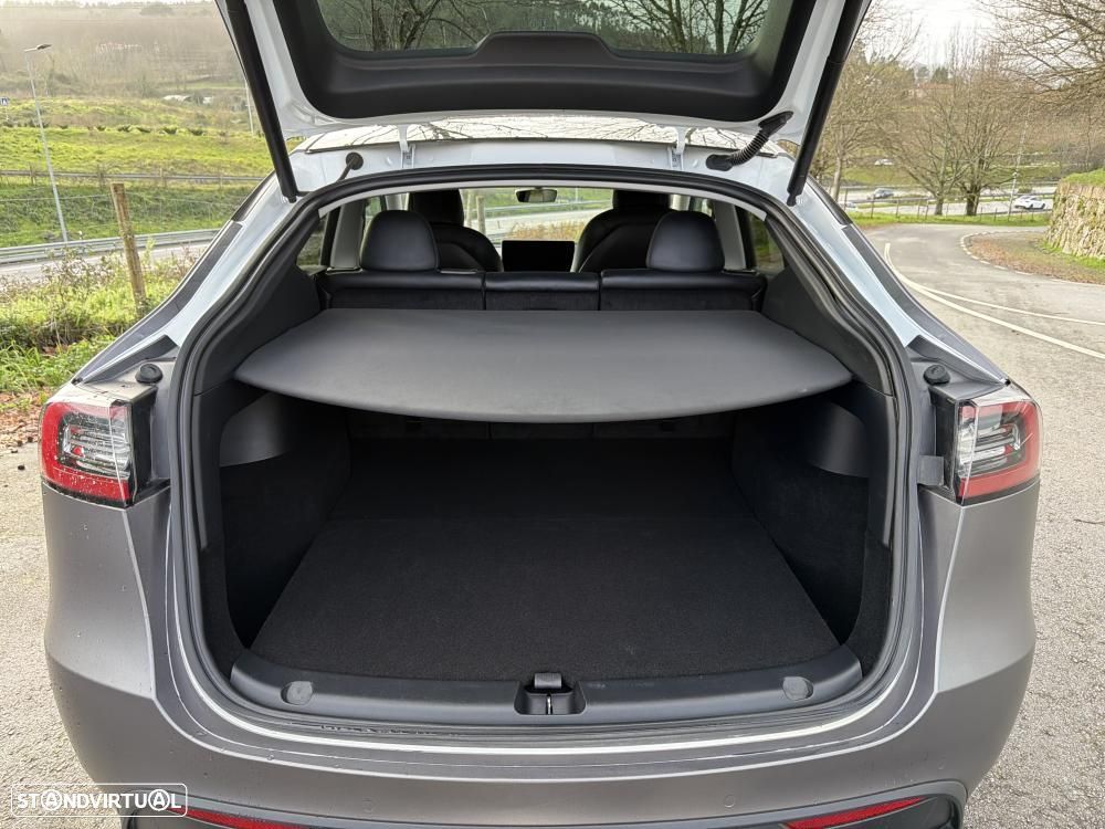 Tesla Model Y Long Range Dual Motor AWD - 29