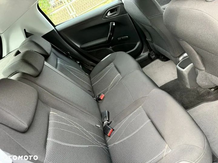 Peugeot 208 1.2 PureTech Allure - 33