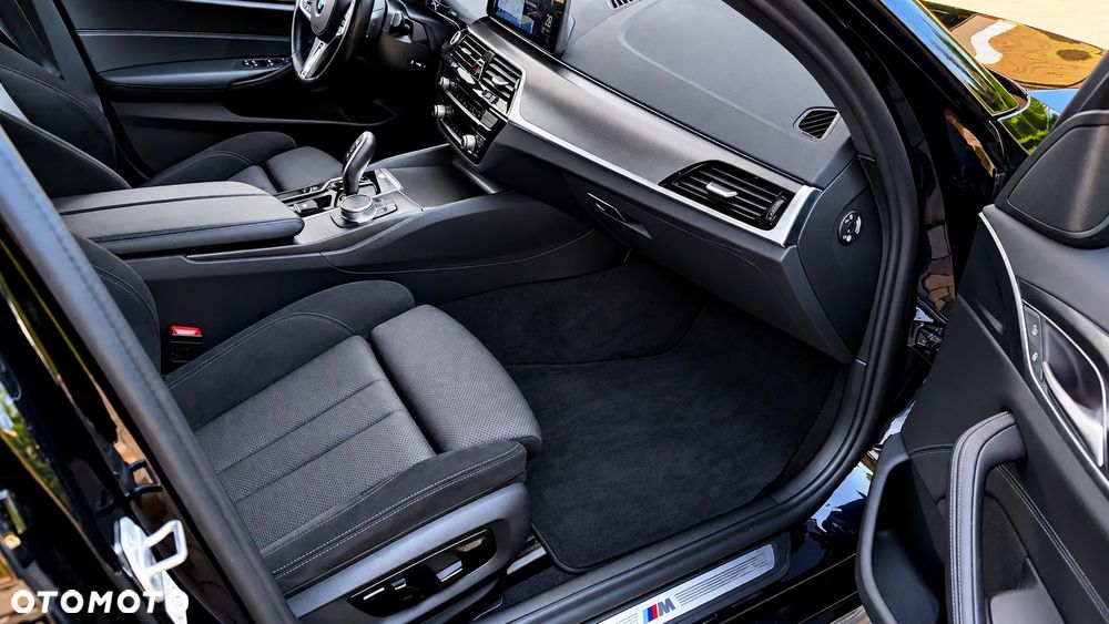 BMW Seria 5 530e M Sport Edition - 17