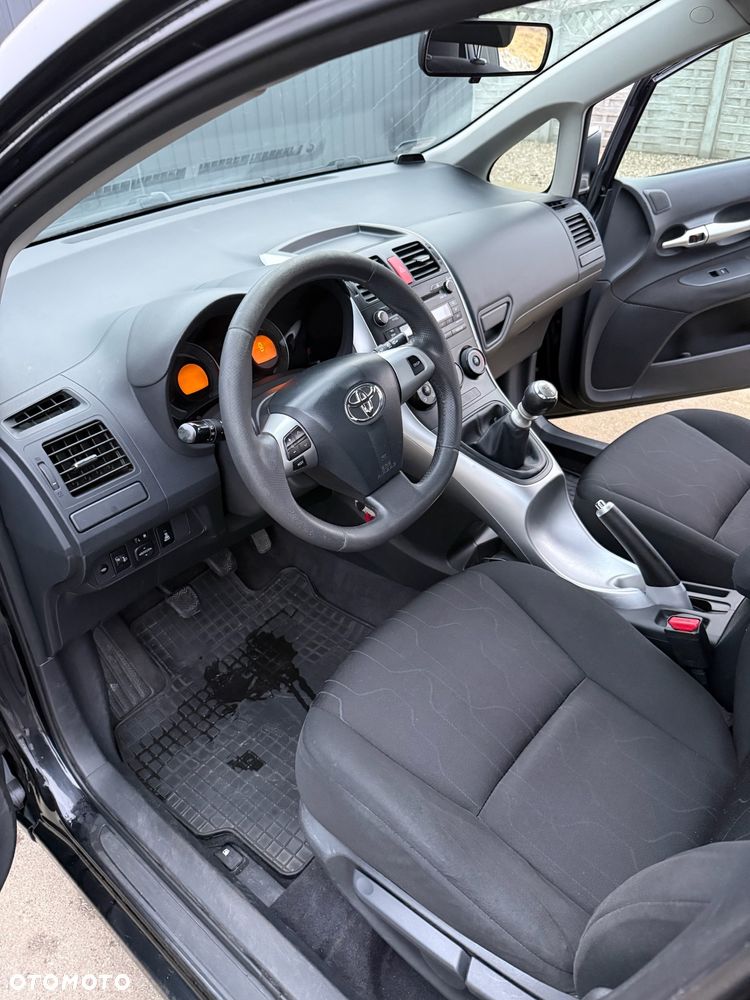 Toyota Auris 1.4 D-4D 2010 - 13