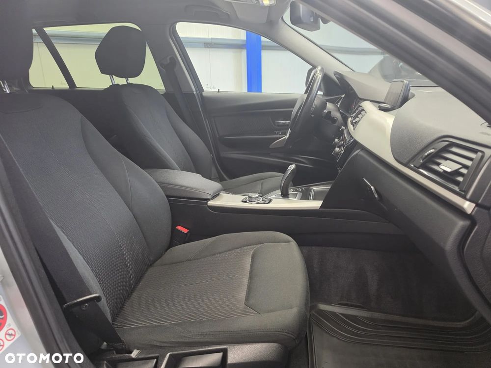 BMW Seria 3 318d Advantage - 26