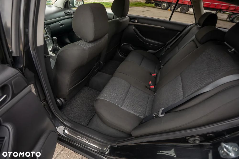 Toyota Avensis 1.8 VVT-i Combi - 19