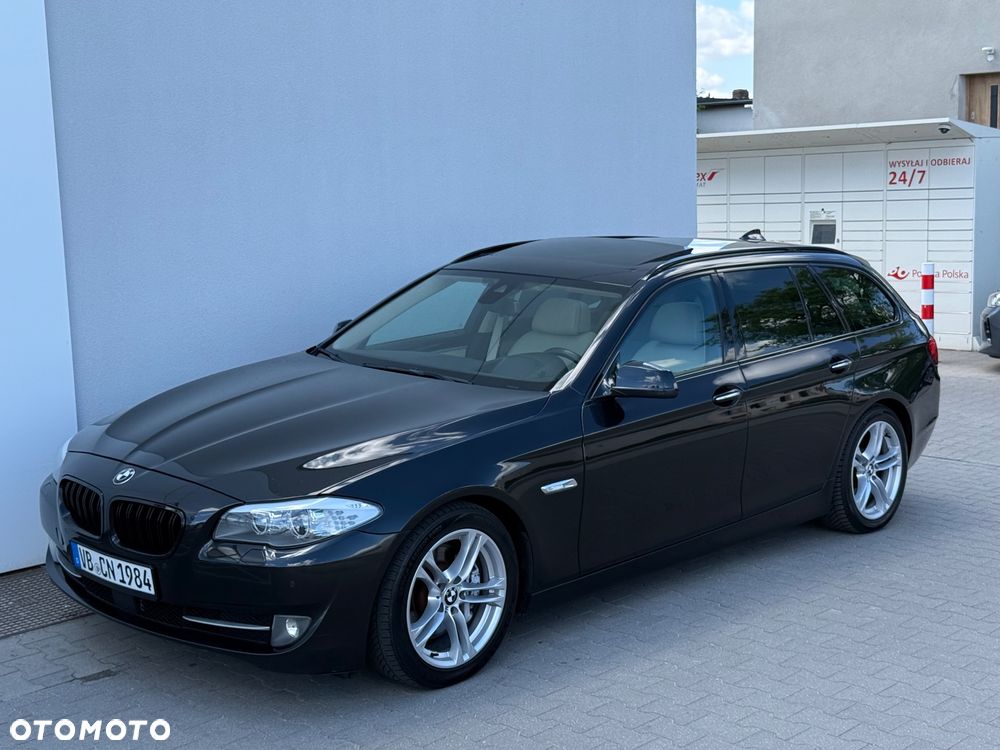 BMW Seria 5 525d Sport-Aut - 32