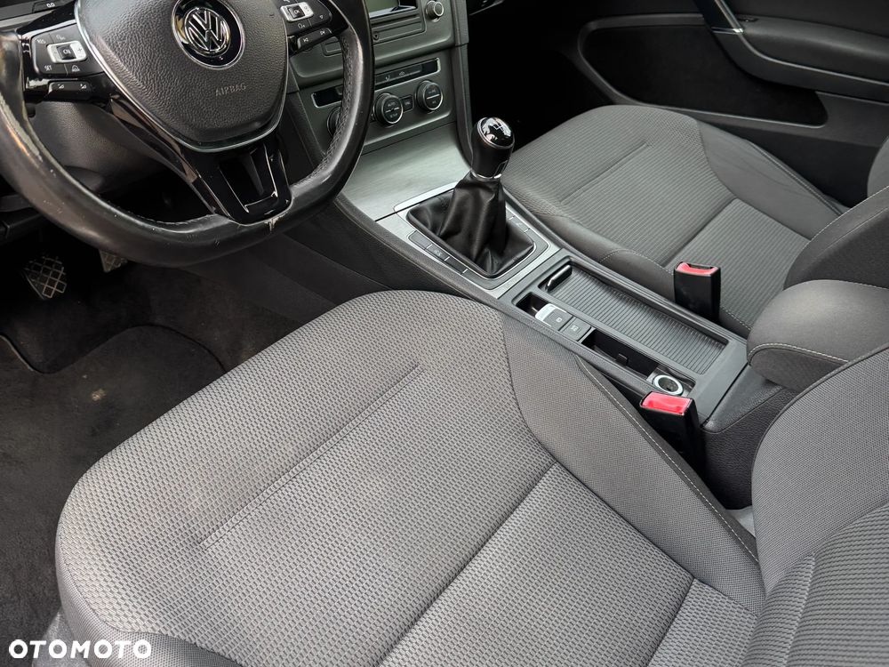 Volkswagen Golf - 24