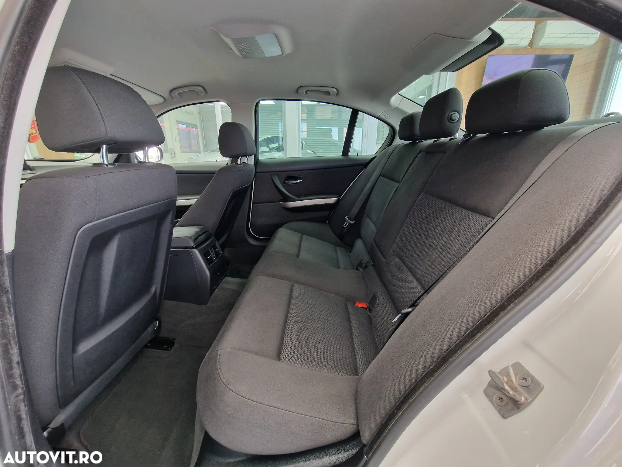 BMW Seria 3 318i - 7