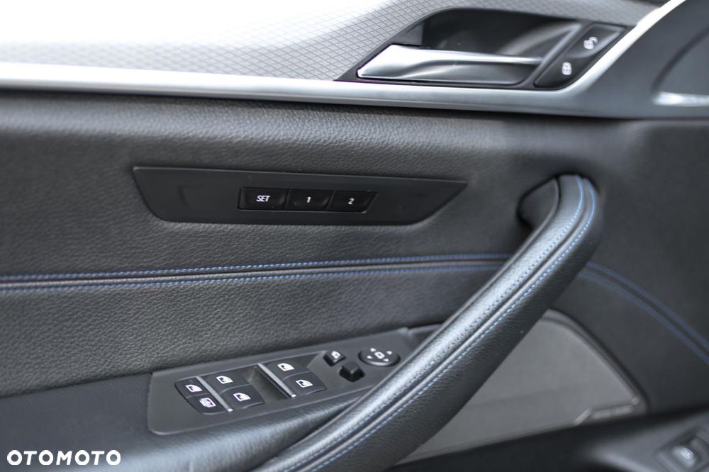 BMW Seria 5 540i xDrive Sport Line - 28