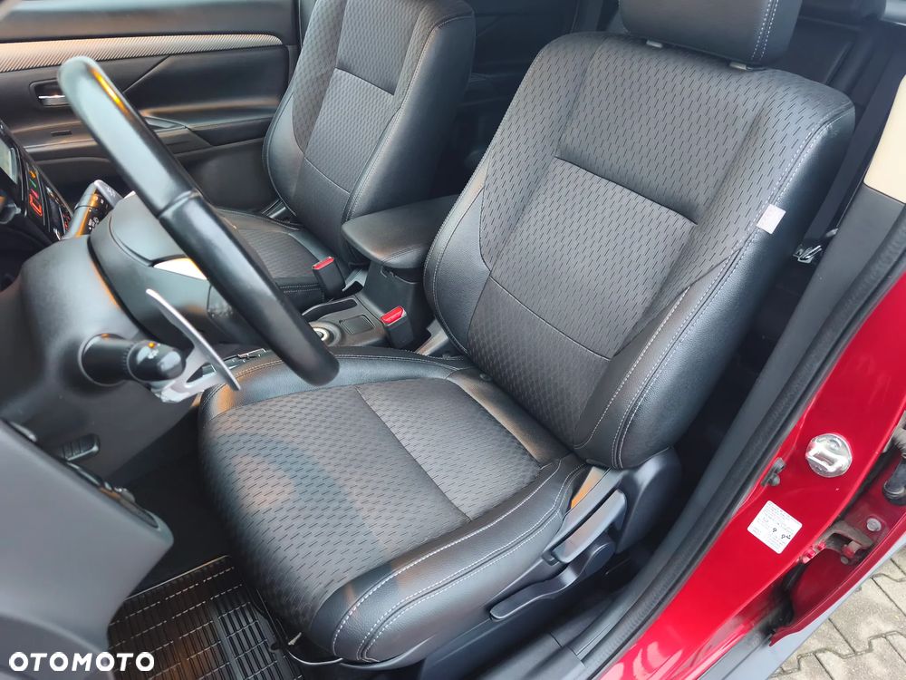 Mitsubishi Outlander 2.0 4WD Invite - 38